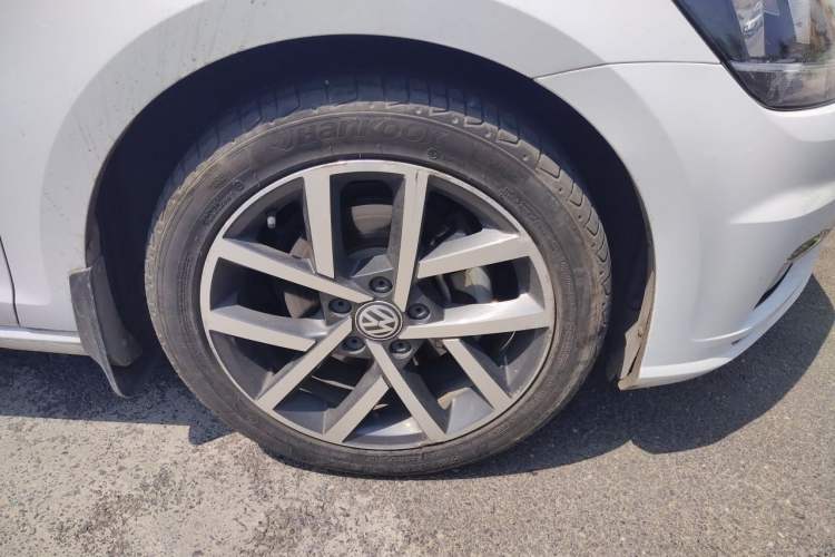 Used Volkswagen Golf 2019 280TSI DSG Luxury Version China VI Standard Right Front Wheel Hub
