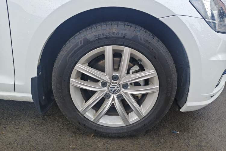 Used Volkswagen Golf 2019 280TSI DSG Comfort Version China VI Standard Right Front Wheel Hub