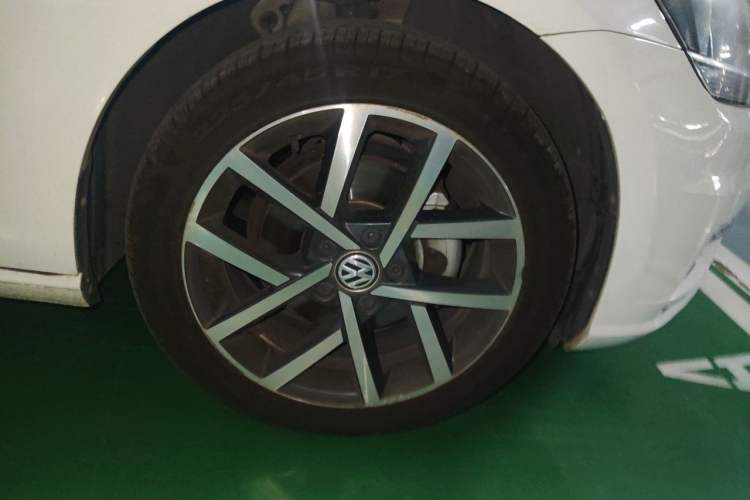 Used Volkswagen Golf 2019 280TSI DSG Luxury Version China VI Standard Right Front Wheel Hub