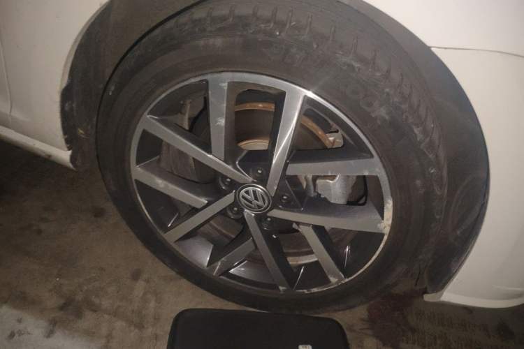 Used Volkswagen Golf 2019 280TSI DSG Luxury Version China VI Standard Right Front Wheel Hub