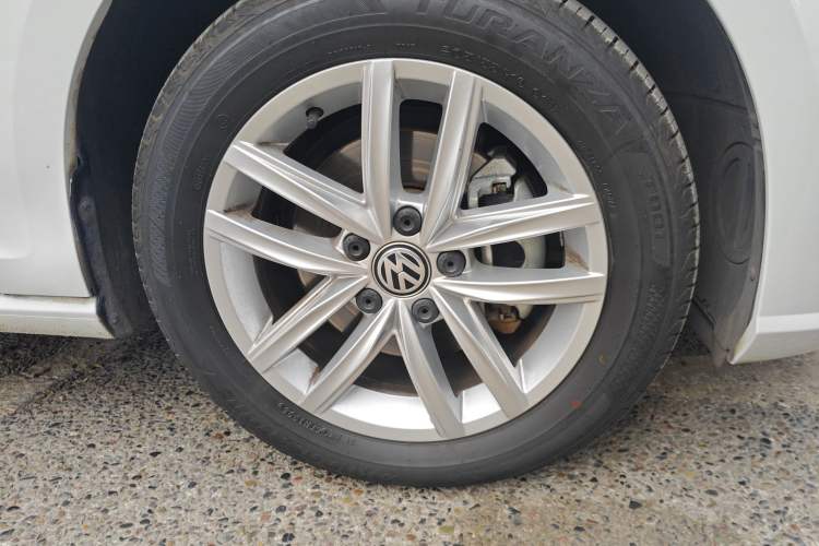 Used Volkswagen Golf 2019 1.6L Automatic Comfort Model China V Standard Right Front Wheel Hub