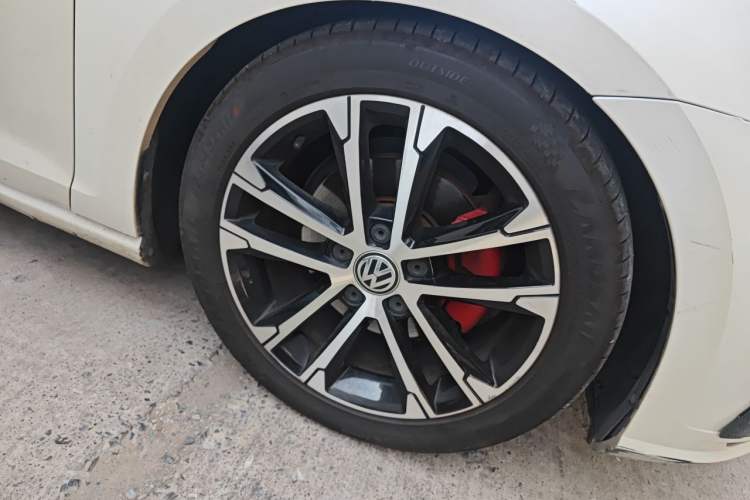 Used Volkswagen Golf 2019 280TSI DSG Luxury Version China V Standard Right Front Wheel Hub