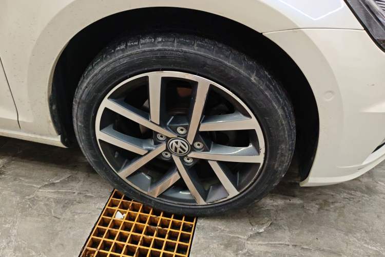 Used Volkswagen Golf 2019 280TSI DSG Flagship Model China V Standard Right Front Wheel Hub