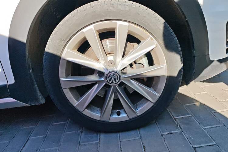 Used Volkswagen Golf 2019 1.8TSI Travel Edition Right Front Wheel Hub