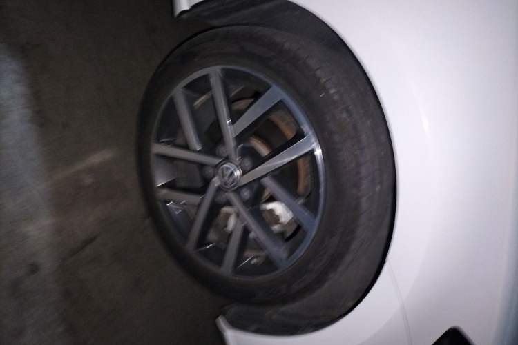 Used Volkswagen Golf 2019 280TSI DSG Luxury Version China V Standard Right Front Wheel Hub