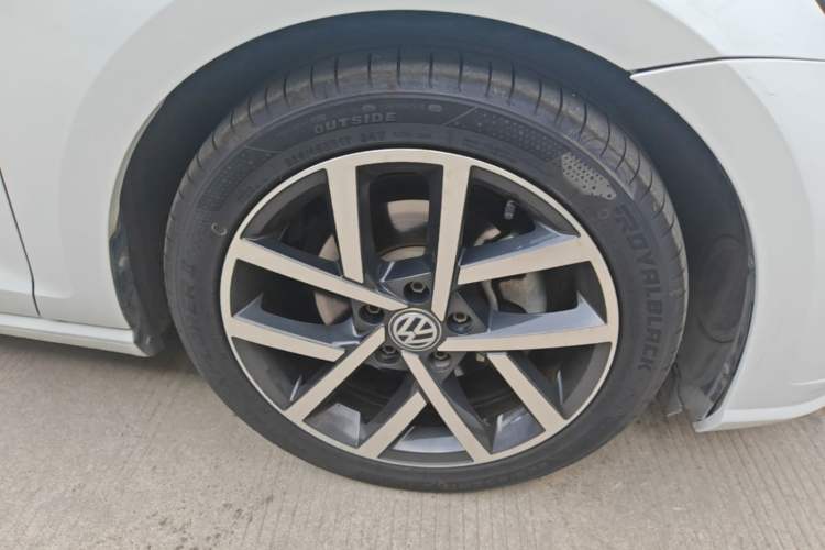 Used Volkswagen Golf 2019 280TSI DSG Luxury Version China V Standard Right Front Wheel Hub