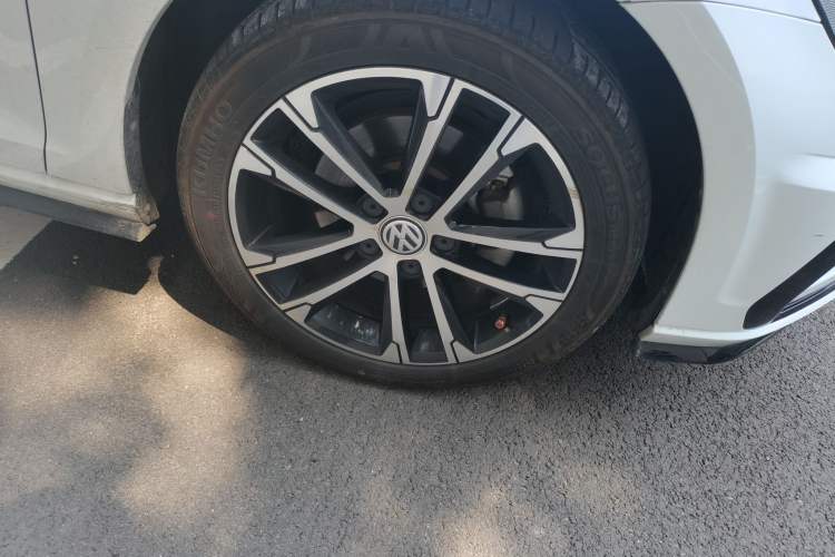 Used Volkswagen Golf 2019 280TSI DSG R-Line China VI Standard Right Front Wheel Hub