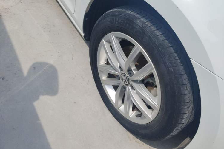 Used Volkswagen Golf 2019 280TSI DSG Comfort Version China VI Standard Right Front Wheel Hub