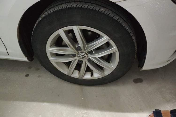 Used Volkswagen Golf 2019 200TSI DSG Comfort Version China VI Standard Right Front Wheel Hub