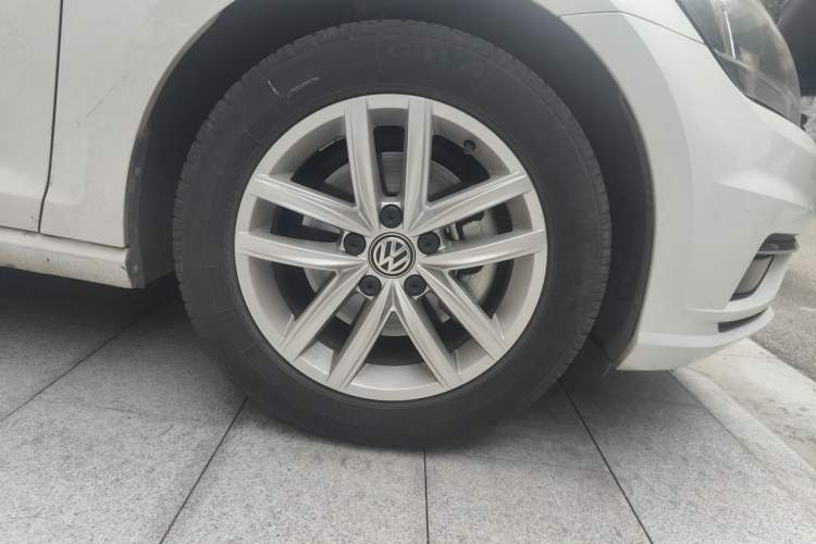 Used Volkswagen Golf 2019 200TSI DSG Comfort & Ambition Edition China VI Standard Right Front Wheel Hub