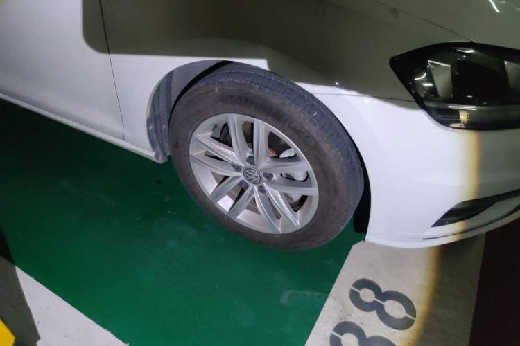 Used Volkswagen Golf 2019 200TSI DSG Comfort Version China VI Standard Right Front Wheel Hub