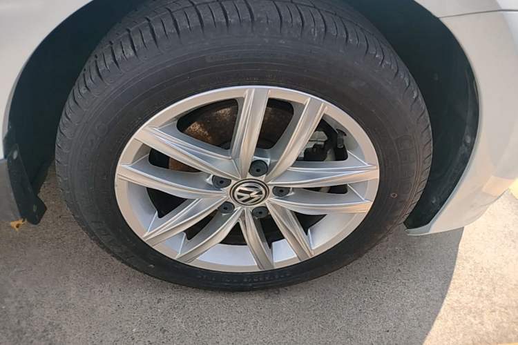 Used Volkswagen Golf 2019 200TSI DSG Comfort & Ambition Edition China VI Standard Right Front Wheel Hub