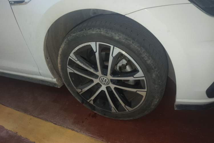 Used Volkswagen Golf 2019 280TSI DSG R-Line Model China V Standard Right Front Wheel Hub