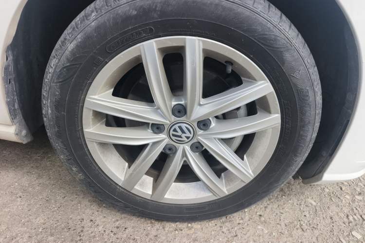 Used Volkswagen Golf 2019 280TSI DSG Comfort Version China VI Standard Right Front Wheel Hub