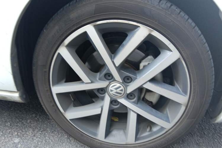 Used Volkswagen Golf 2019 280TSI DSG Luxury Version China VI Standard Right Front Wheel Hub