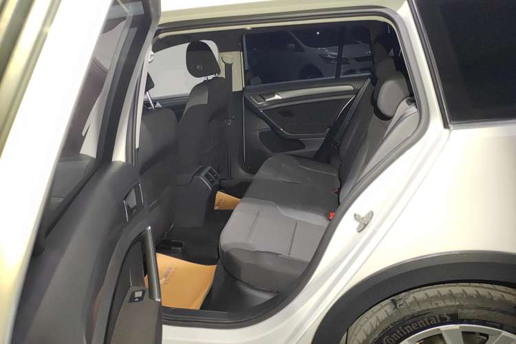 Used Volkswagen Golf 2019 1.8TSI Travel Edition Right Rear Seat