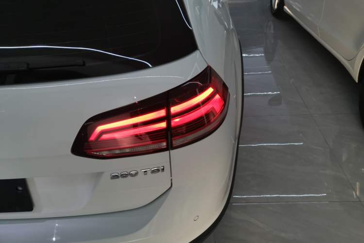 Used Volkswagen Golf 2019 1.8TSI Travel Edition Right Rear Taillight