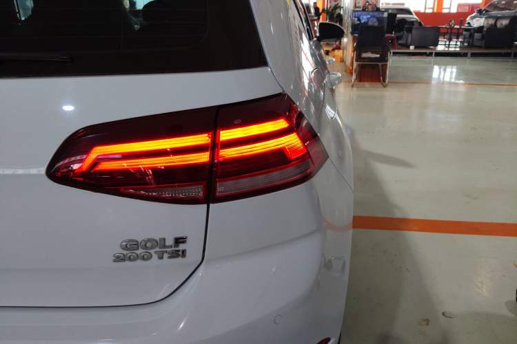 Used Volkswagen Golf 2019 200TSI DSG Comfort & Ambition Edition China VI Standard Right Rear Taillight