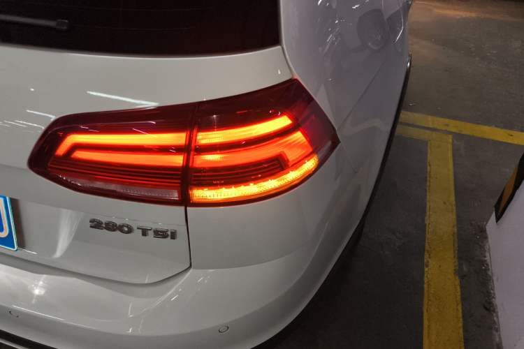 Used Volkswagen Golf 2019 1.8TSI Travel Edition Right Rear Taillight