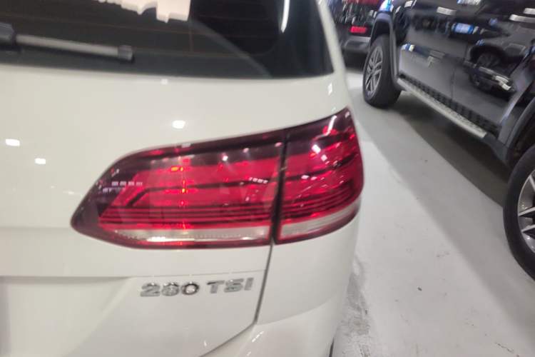 Used Volkswagen Golf 2019 1.8TSI Travel Edition Right Rear Taillight