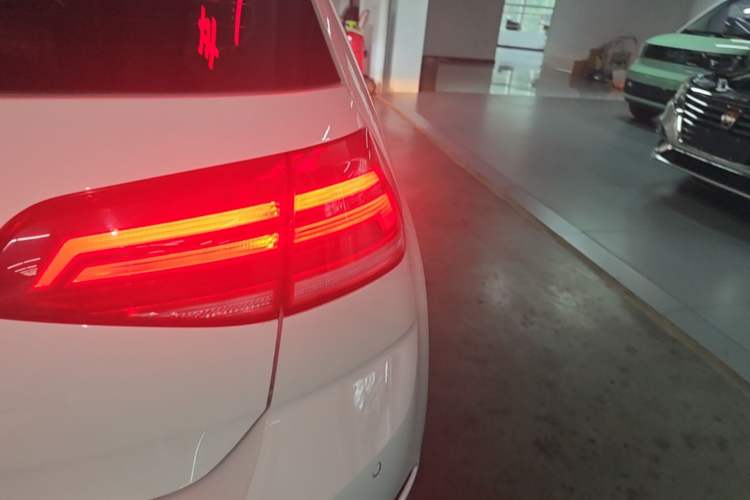 Used Volkswagen Golf 2019 280TSI DSG Comfort Version China VI Standard Right Rear Taillight