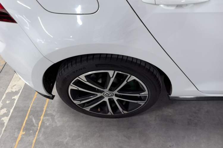 Used Volkswagen Golf 2019 280TSI DSG R-Line Model China V Standard Right Rear Wheel Hub