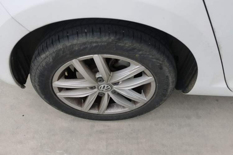 Used Volkswagen Golf 2019 200TSI DSG Comfort & Ambition Edition China VI Standard Right Rear Wheel Hub