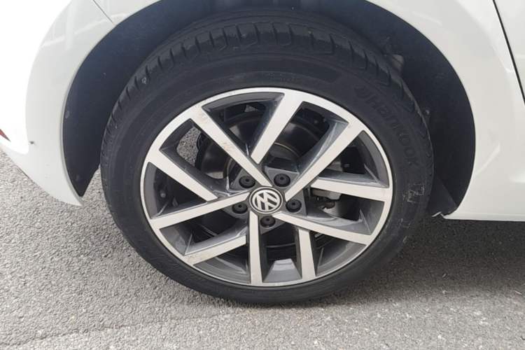 Used Volkswagen Golf 2019 280TSI DSG Luxury Version China V Standard Right Rear Wheel Hub
