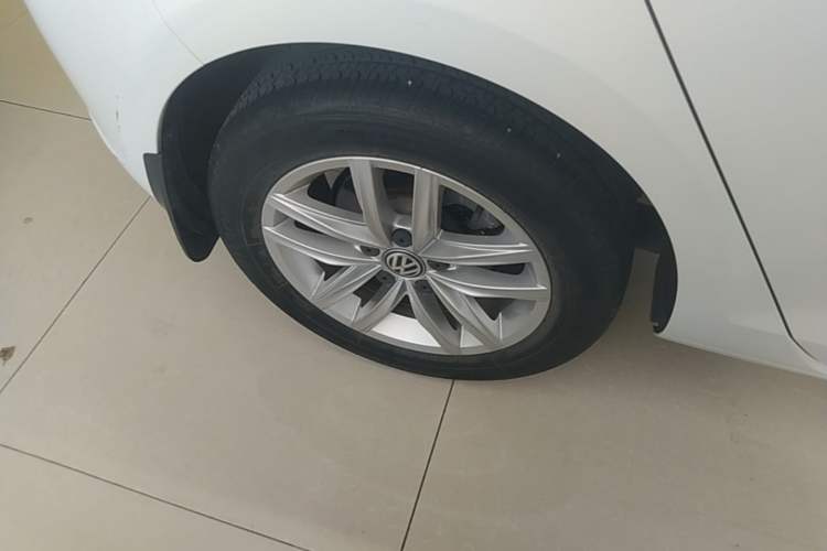 Used Volkswagen Golf 2019 200TSI DSG Comfort & Ambition Edition China VI Standard Right Rear Wheel Hub
