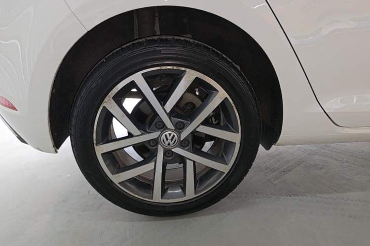 Used Volkswagen Golf 2019 200TSI DSG Comfort & Ambition Edition China VI Standard Right Rear Wheel Hub