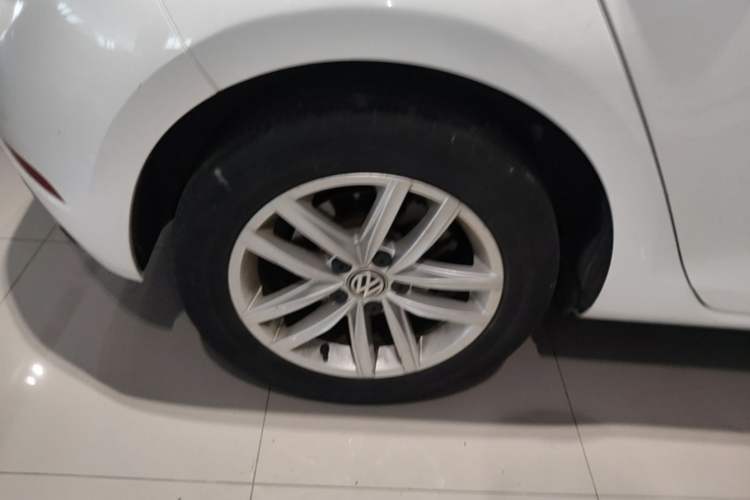 Used Volkswagen Golf 2019 200TSI DSG Comfort & Ambition Edition China VI Standard Right Rear Wheel Hub