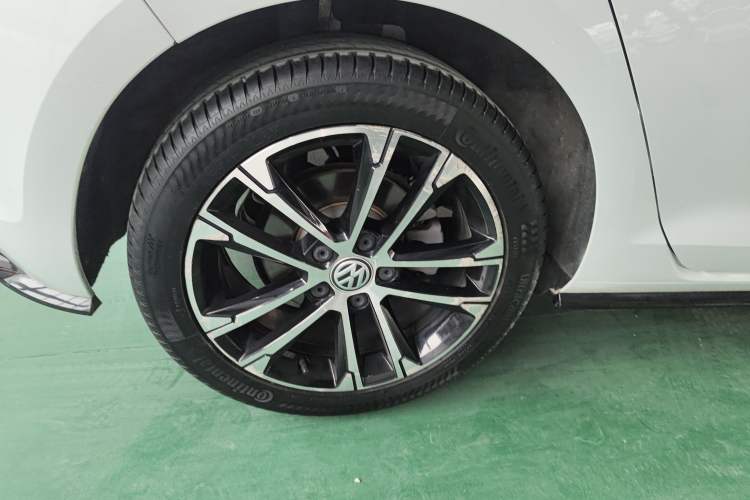Used Volkswagen Golf 2019 280TSI DSG R-Line China VI Standard Right Rear Wheel Hub