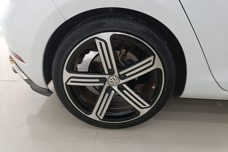 Used Volkswagen Golf 2019 200TSI DSG Comfort & Ambition Edition China VI Standard Right Rear Wheel Hub