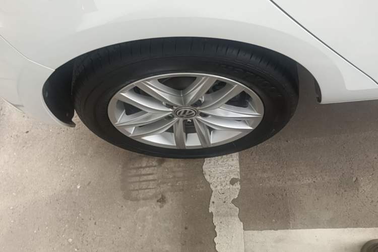 Used Volkswagen Golf 2019 280TSI DSG Comfort Version China V Standard Right Rear Wheel Hub