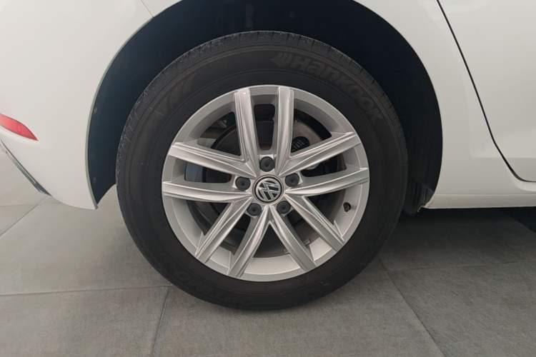 Used Volkswagen Golf 2019 200TSI DSG Comfort & Ambition Edition China VI Standard Right Rear Wheel Hub