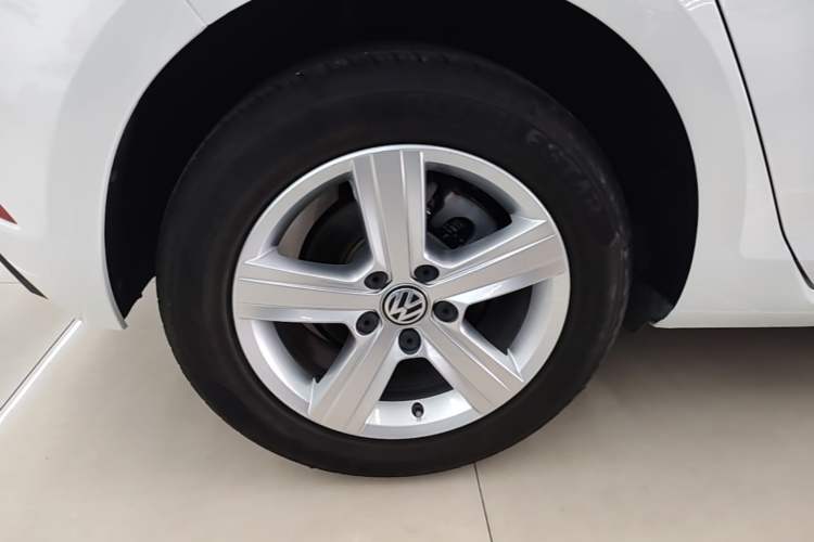 Used Volkswagen Golf 2019 1.6L Manual Fashion Edition China V Standard Right Rear Wheel Hub