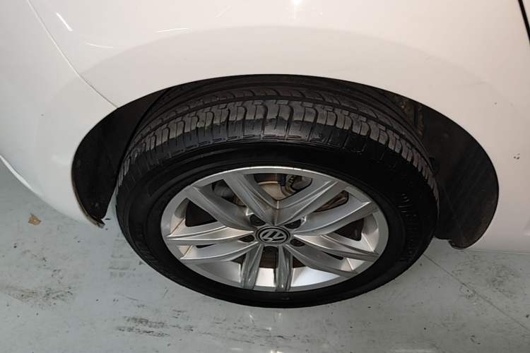 Used Volkswagen Golf 2019 1.6L Automatic Comfort Model China V Standard Right Rear Wheel Hub