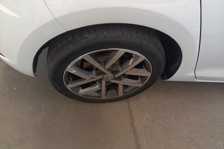 Used Volkswagen Golf 2019 280TSI DSG Luxury Version China VI Standard Right Rear Wheel Hub