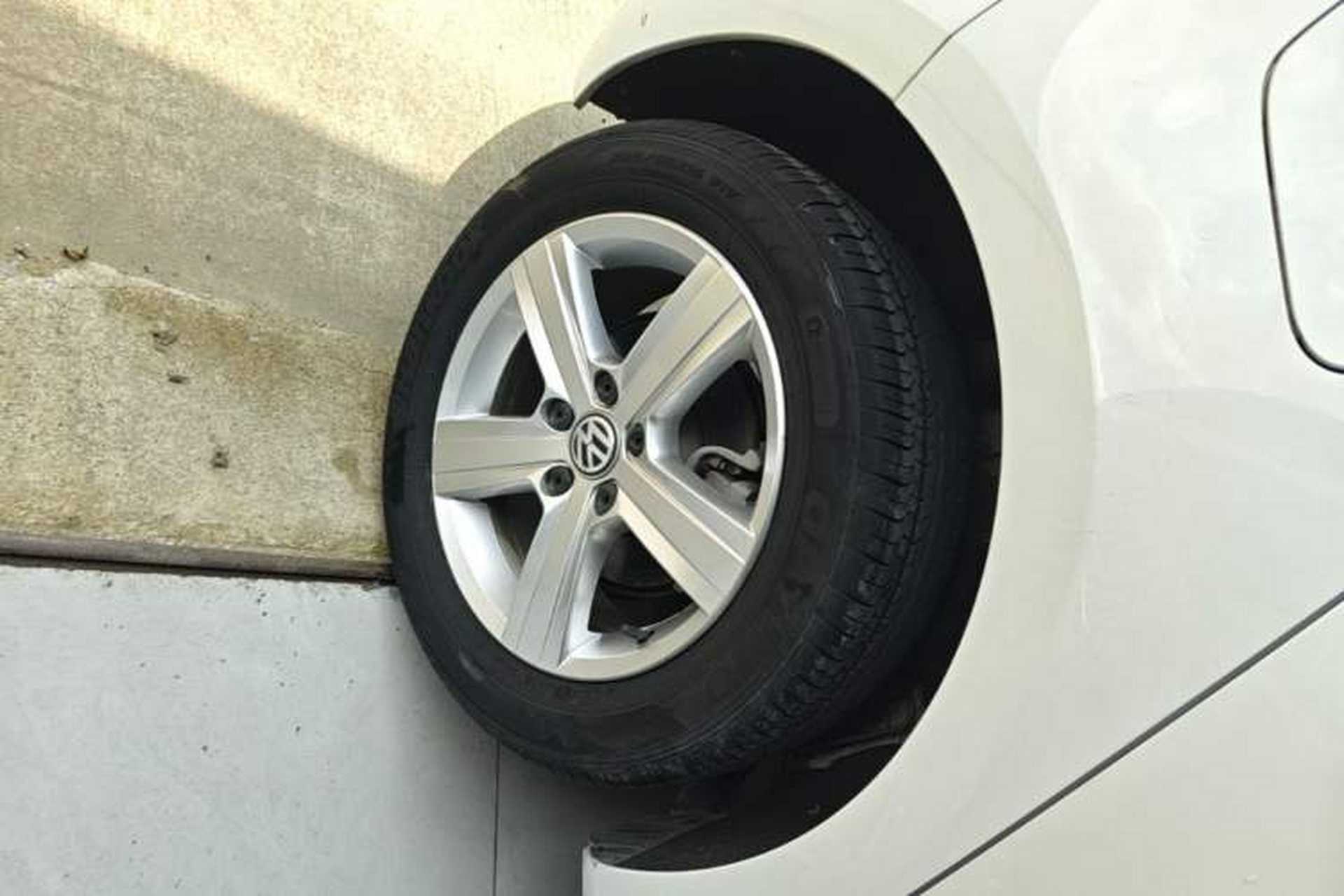 Used Volkswagen Golf 2019 1.6L Automatic Fashion Model China V Standard Right Rear Wheel Hub