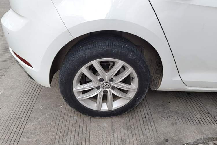 Used Volkswagen Golf 2019 200TSI DSG Comfort & Ambition Edition China VI Standard Right Rear Wheel Hub