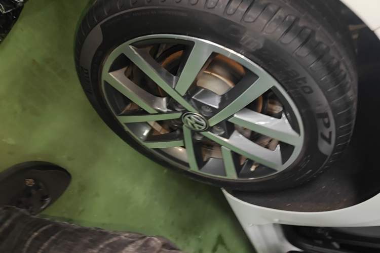 Used Volkswagen Golf 2019 280TSI DSG Luxury Version China VI Standard Right Rear Wheel Hub