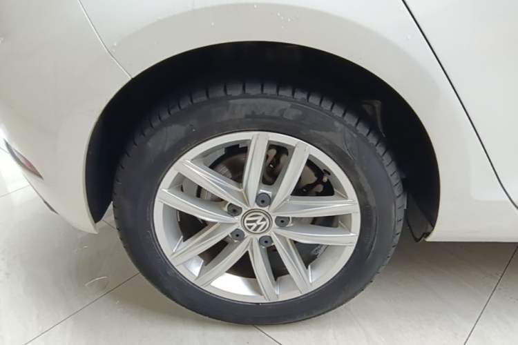 Used Volkswagen Golf 2019 1.6L Automatic Comfort Model China V Standard Right Rear Wheel Hub