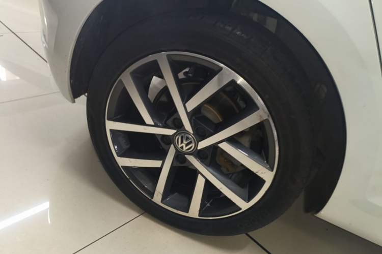 Used Volkswagen Golf 2019 280TSI DSG Luxury Version China VI Standard Right Rear Wheel Hub