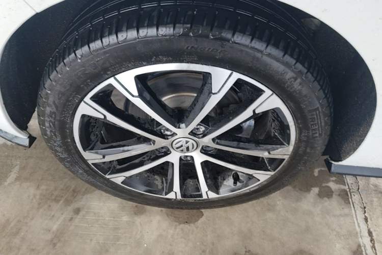 Used Volkswagen Golf 2019 280TSI DSG R-Line Model China V Standard Right Rear Wheel Hub