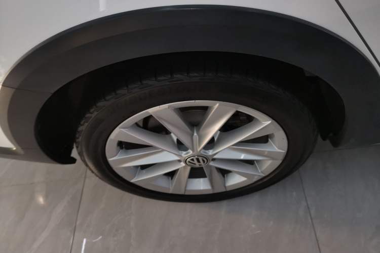Used Volkswagen Golf 2019 1.8TSI Travel Edition Right Rear Wheel Hub