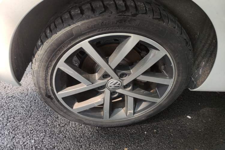 Used Volkswagen Golf 2019 280TSI DSG Luxury Version China VI Standard Right Rear Wheel Hub