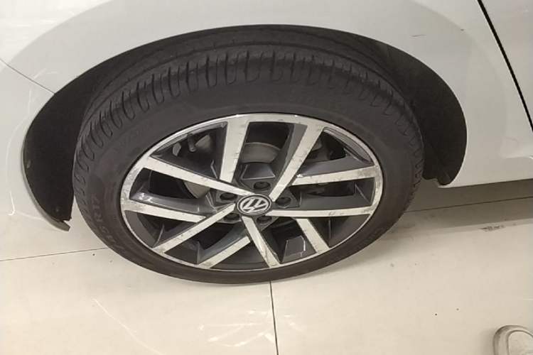 Used Volkswagen Golf 2019 280TSI DSG Luxury Version China V Standard Right Rear Wheel Hub
