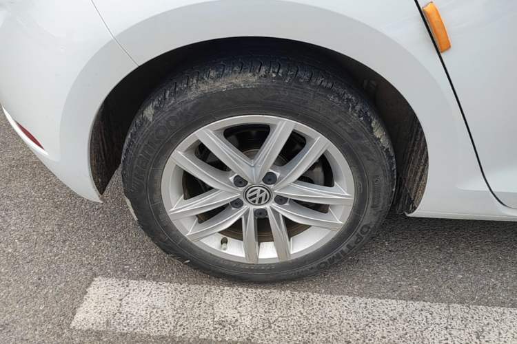 Used Volkswagen Golf 2019 280TSI DSG Comfort Version China VI Standard Right Rear Wheel Hub