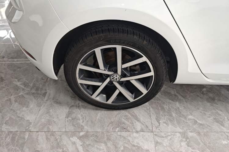 Used Volkswagen Golf 2019 280TSI DSG Luxury Version China V Standard Right Rear Wheel Hub