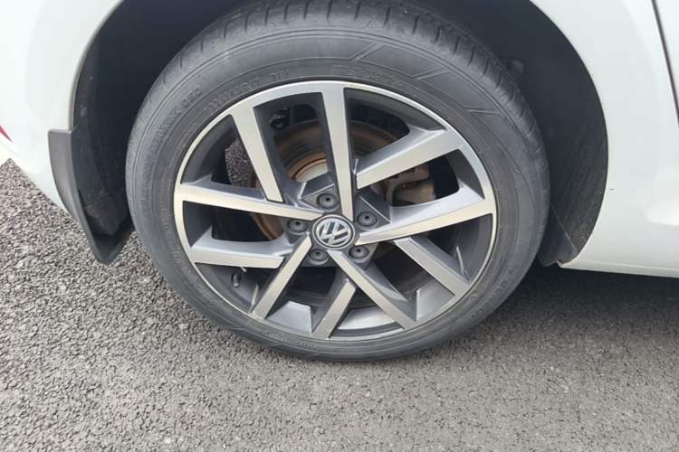 Used Volkswagen Golf 2019 280TSI DSG Luxury Version China VI Standard Right Rear Wheel Hub